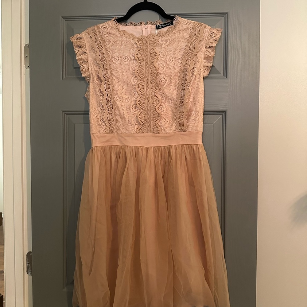 Elegant Lace Dress in Soft Pink